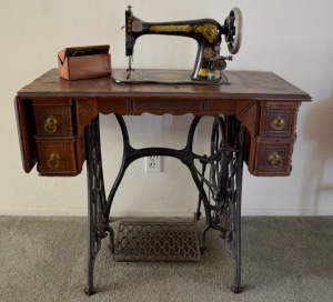 A beautiful Singer sewing machine.